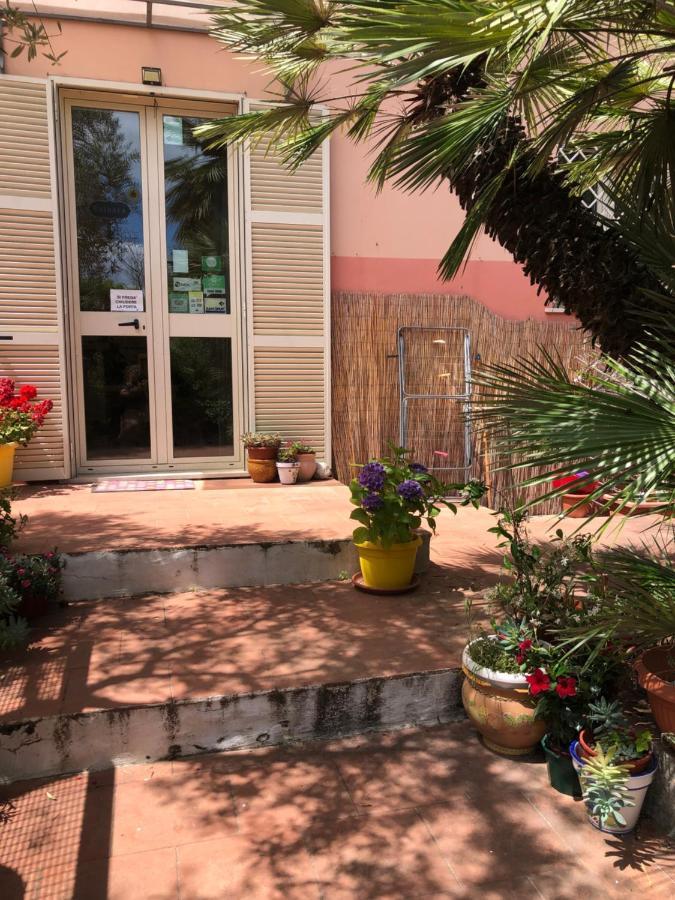 Cali-Formia B&B Extérieur photo